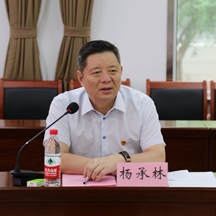 山东J9直营网集团党委书记杨承林同志与新入党同志进行集体谈话